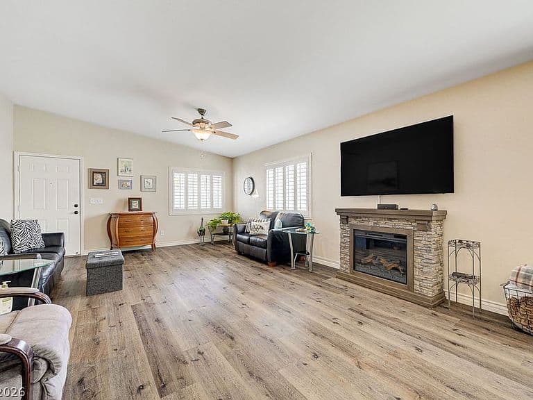 4945 Mascaro Dr photo 4