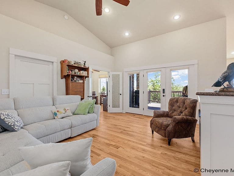 9222 Bell Ln photo 4