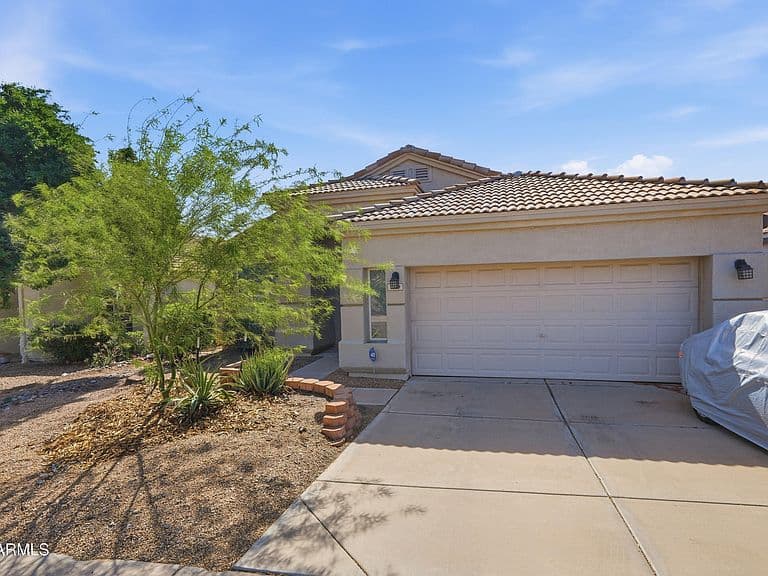 1519 E MICHELLE Drive photo 2