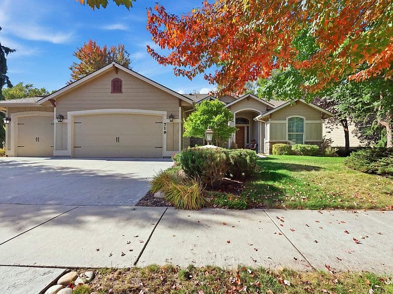 719 E Eaglewoods Ln photo 1