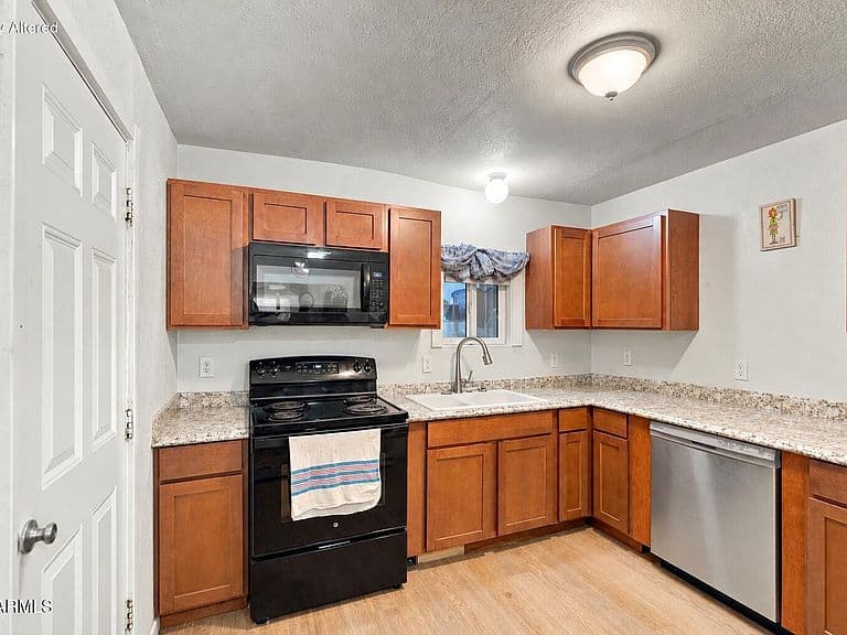 211 W Northern Avenue photo 4