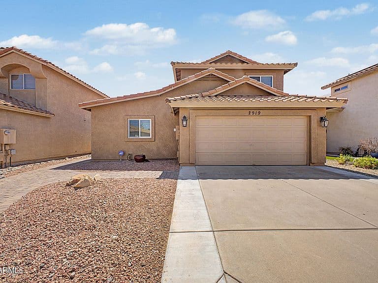 2919 E WOODLAND Drive photo 1
