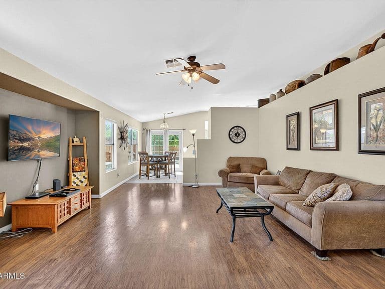 17 E MAYFIELD Drive photo 3