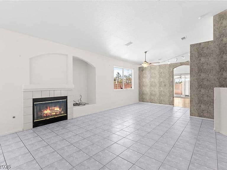 3704 Penedos Dr photo 5
