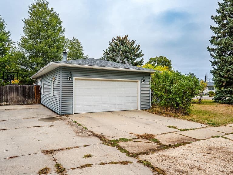 250 Rice Ave photo 3