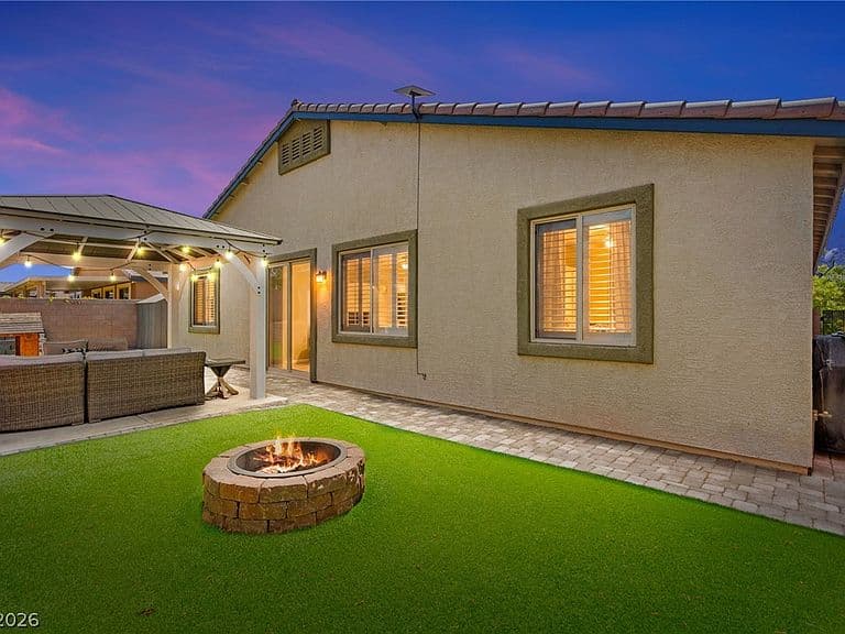 440 Calabria Beach St photo 3