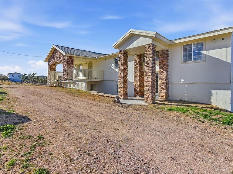 26151 N Rainbow Road photo 4