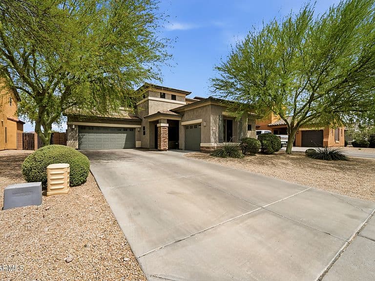 8201 S 51ST Drive photo 1