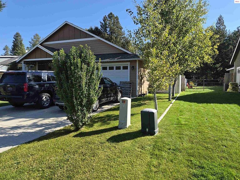 241 Beverly Dr photo 3