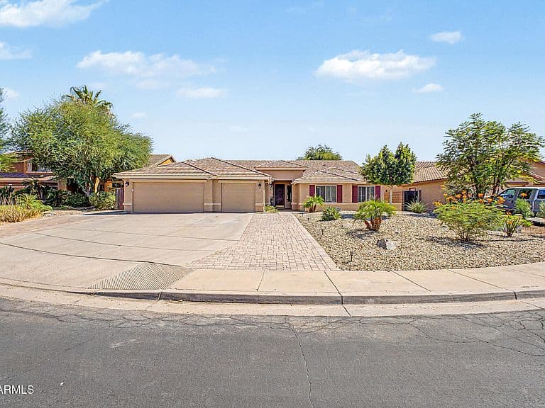 1127 E DUBLIN Street photo 2