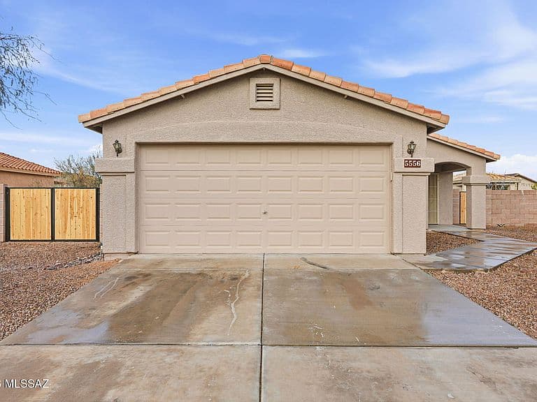 5556 S Desert Redbud Dr photo 2