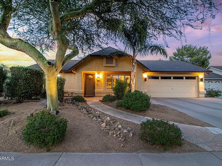 633 N DUSTIN Lane photo 1