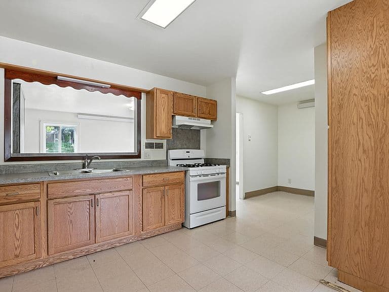 121 E Fairmont Blvd photo 4
