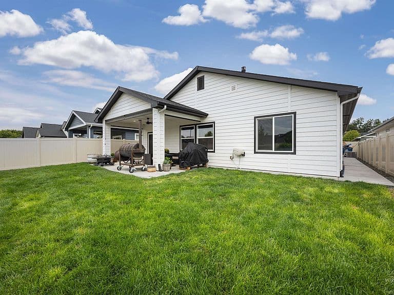2981 E Diorite St photo 4
