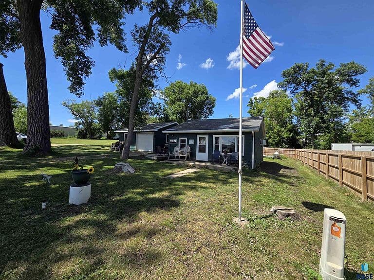 6114 Dakota Ave photo 2