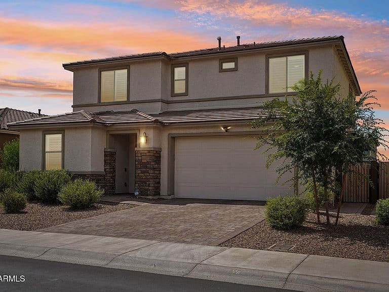 9019 W Denton Lane photo 1