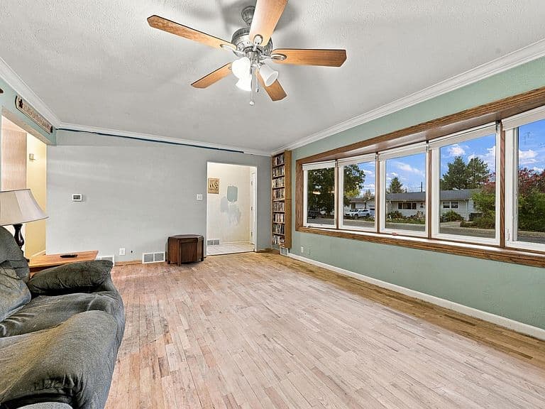 250 Rice Ave photo 5