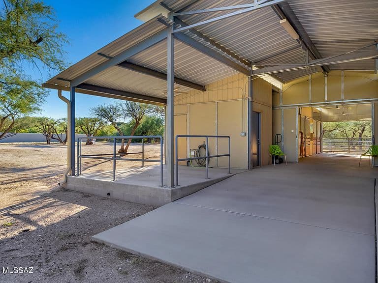 1360 N Tanque Verde Loop Rd photo 4