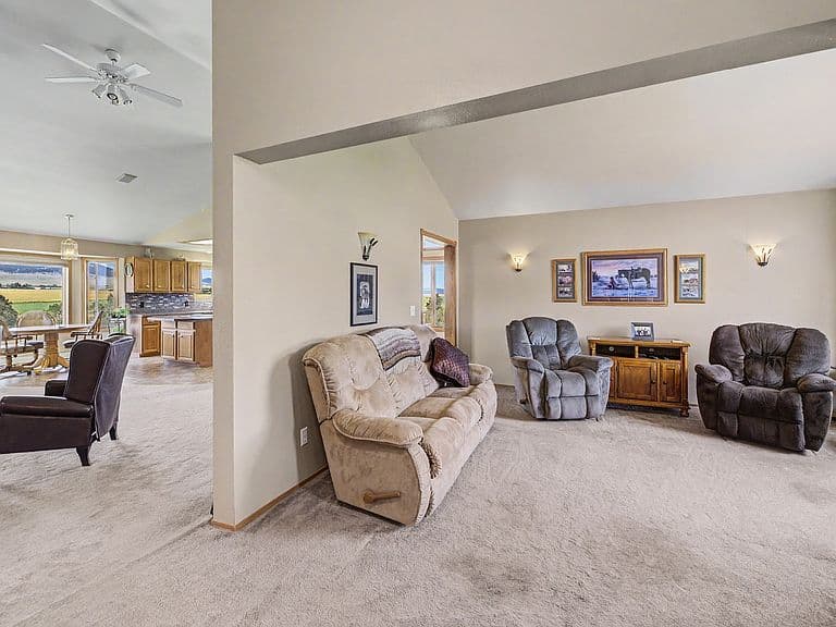 133 Amber Ln photo 4