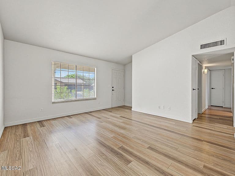 401 S Stoner Ave photo 5