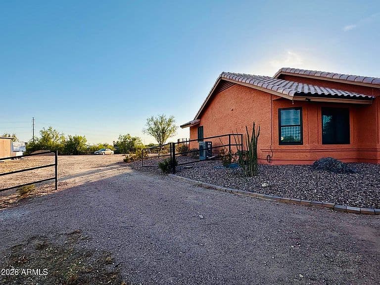23341 W HILTON Avenue photo 3