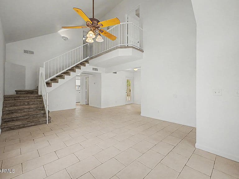 822 W BRADFORD Drive photo 5