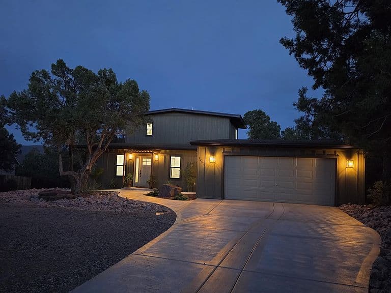 1203 N Camelot Dr photo 1