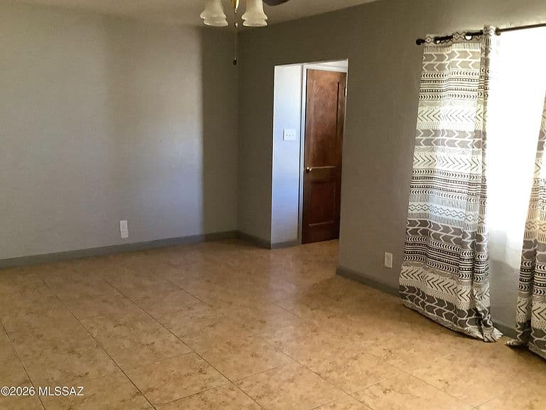 300 N Bowie Ave photo 4