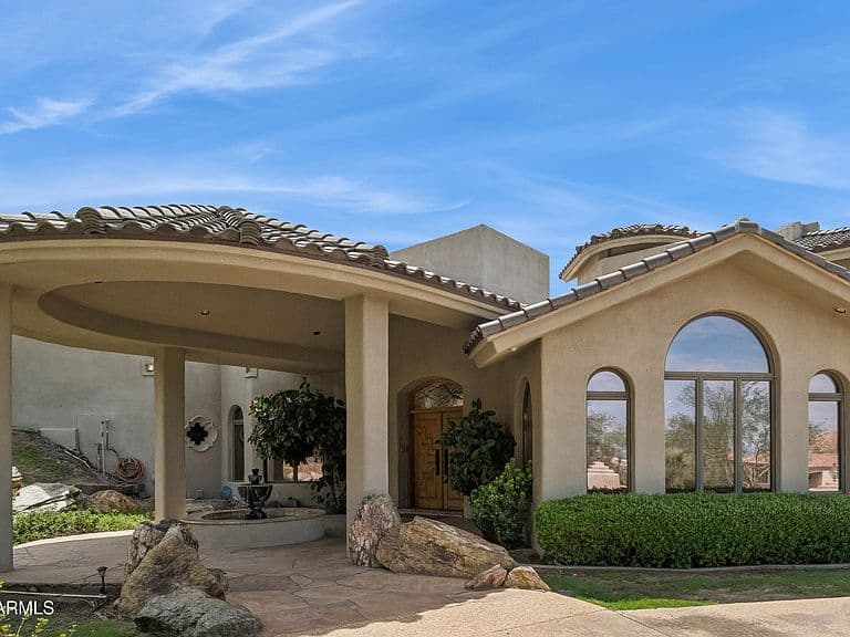 1121 E COUNTRY GABLES Drive photo 3