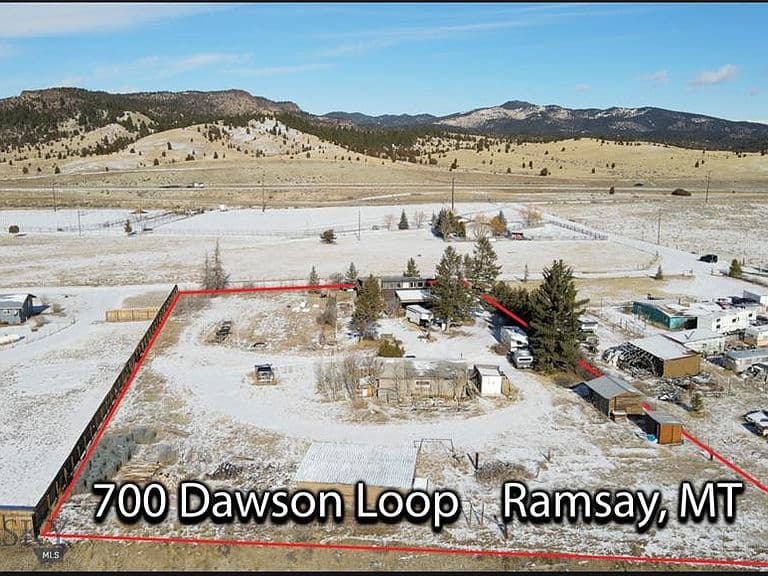 700 Dawson Loop photo 1