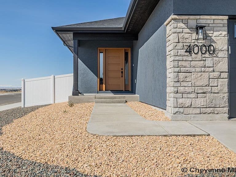 4024 Saddleback Ln photo 3