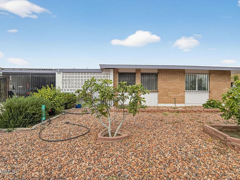 10548 W CARON Drive photo 1