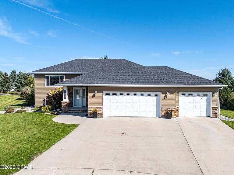3934 Cedar Cir photo 1