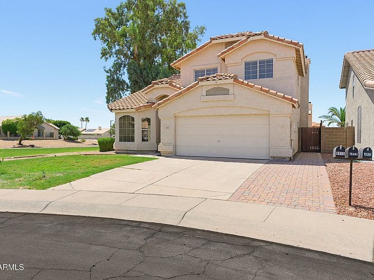 8913 W MARCONI Avenue photo 1