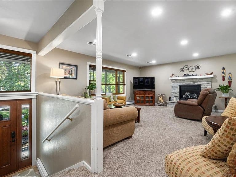 2720 Poly Dr photo 5