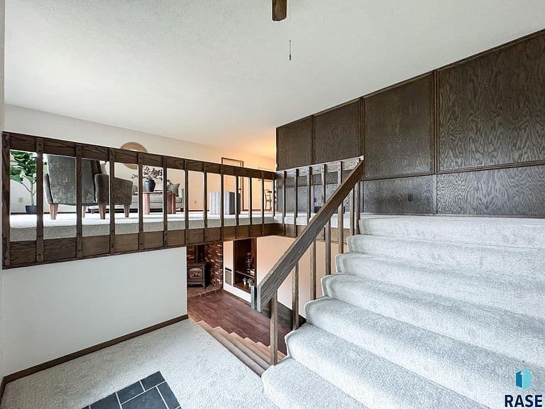 555 Danon Dr photo 4