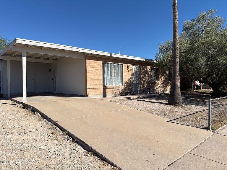 5349 S Greenway Dr photo 1