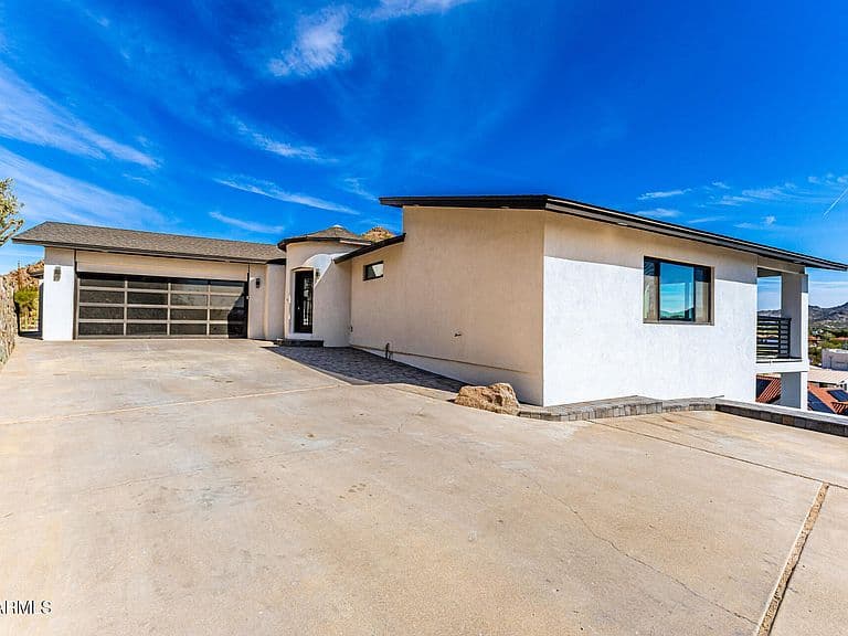 1402 E LAS PALMARITAS Drive photo 3
