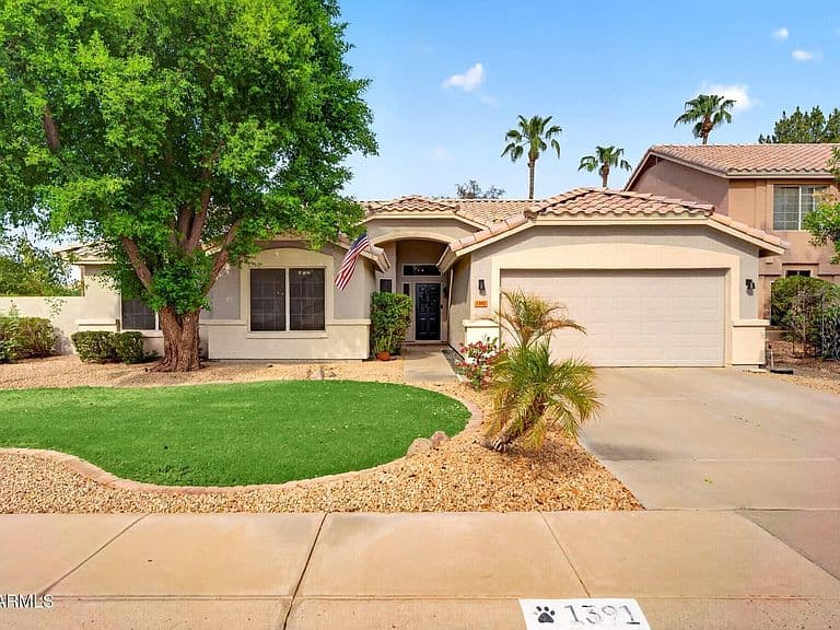 1391 N ALEXIS Drive photo 2