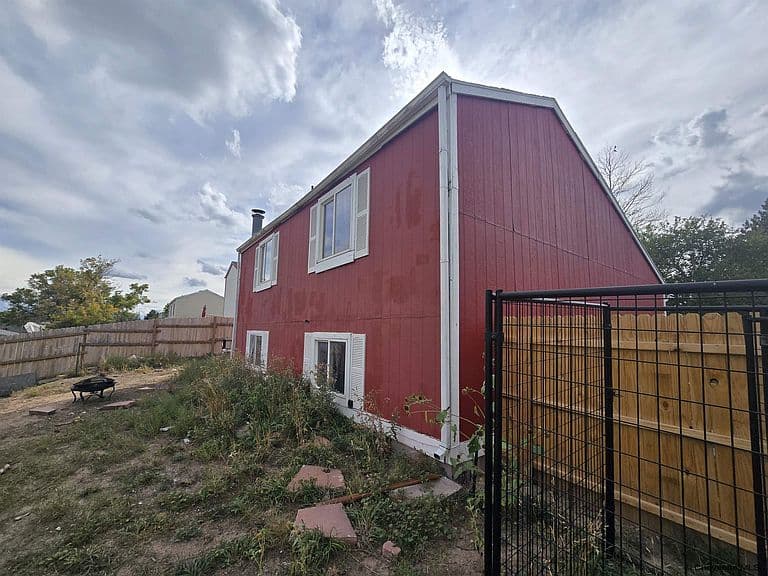 2219 Pine Ave photo 4