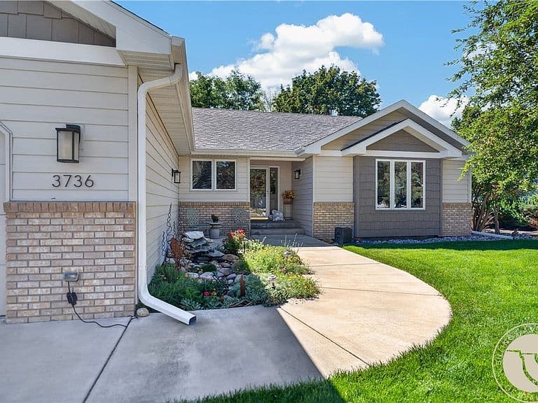 3736 Hayden Dr photo 3