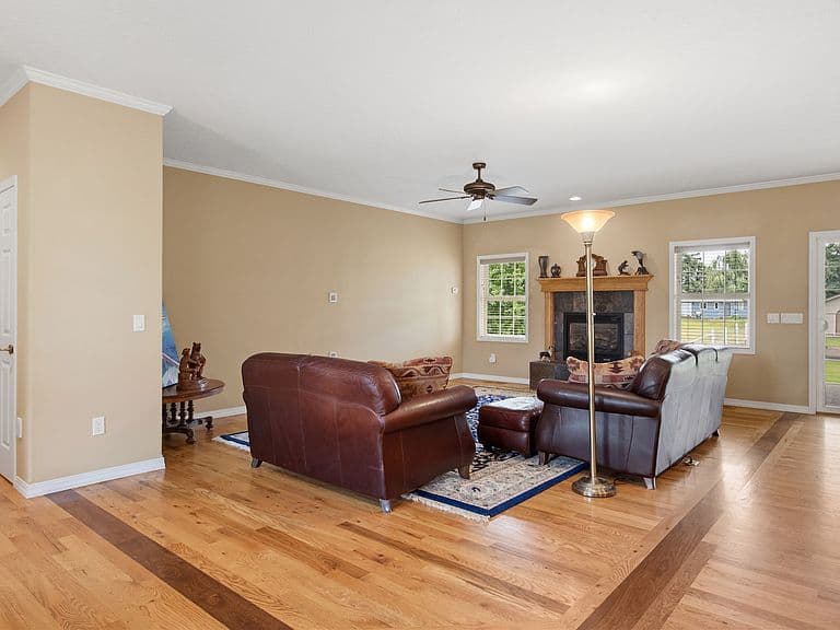 2292 Bald Eagle Close photo 4
