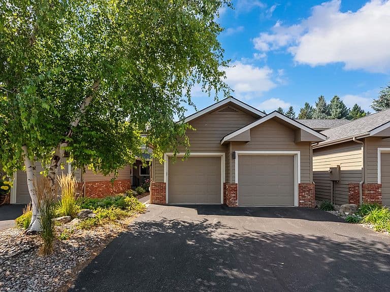 158 Fairway Blvd photo 1