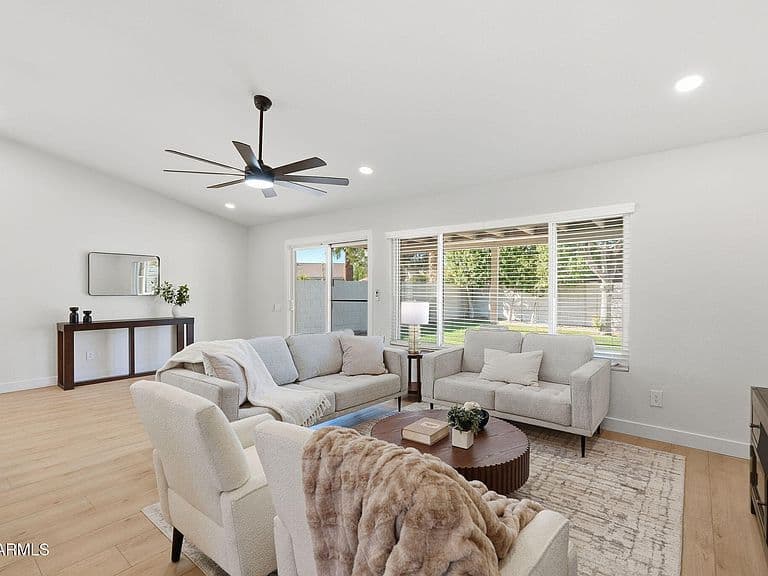 506 W AMOROSO Drive photo 5