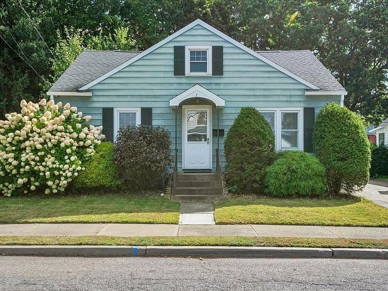 7 Roland Court photo 1