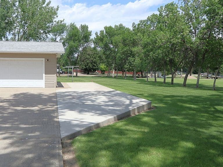204 Ryan Dr photo 2