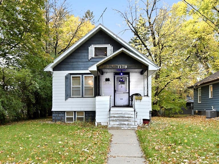1119 10th Ave S photo 1