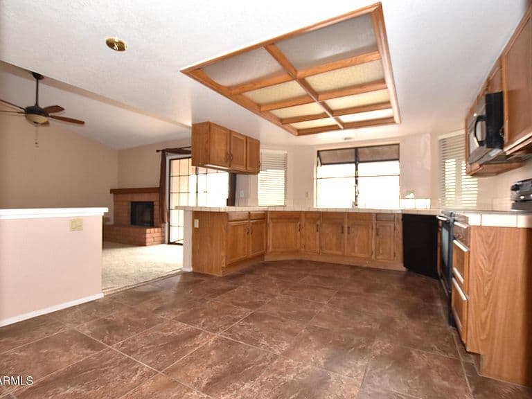 1351 S miramar -- photo 2