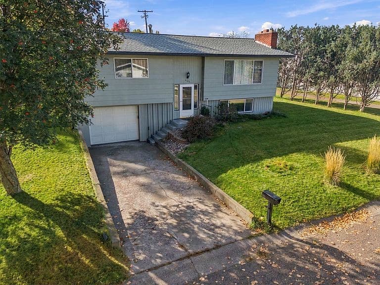 2323 Briggs St photo 3