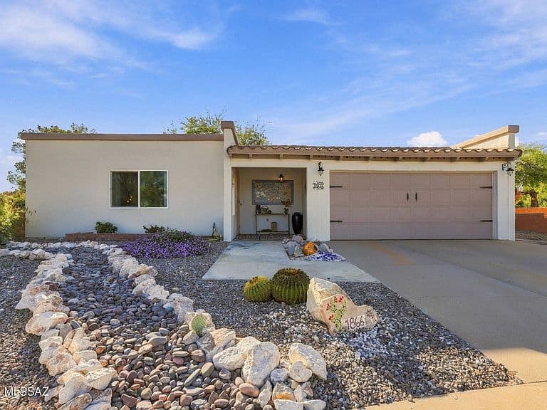 1866 S Abrego Dr photo 2